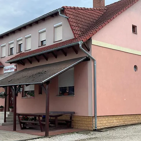 Nyaraló Hangulat Szallo